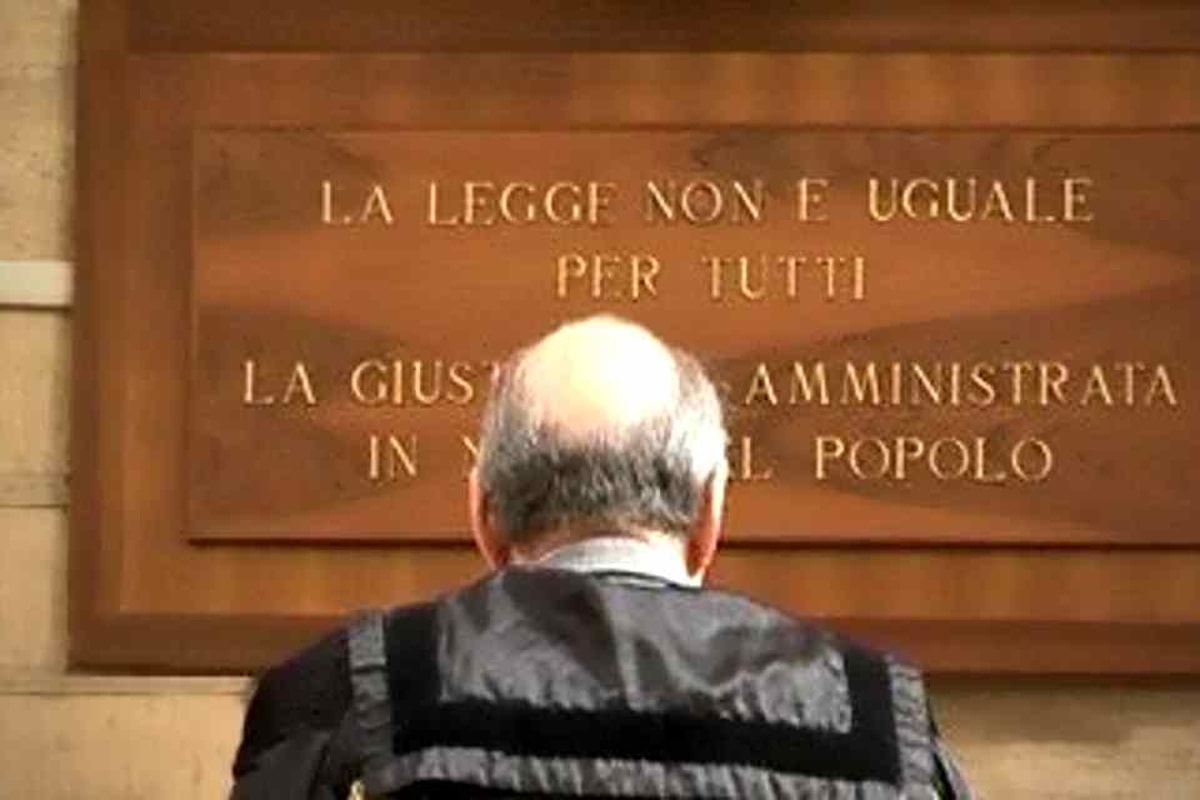 In Italia LA LEGGE NON E' UGUALE PER TUTTI