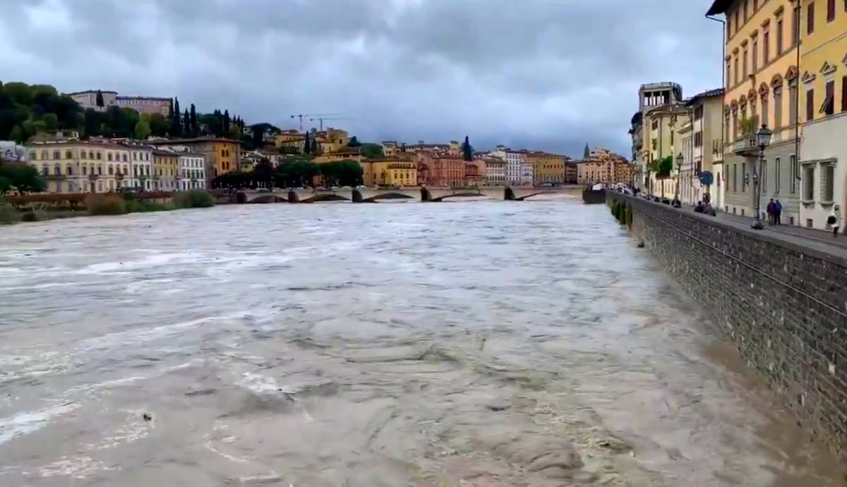 Valanghe, maree, esondazioni: il maltempo continua ad imperversare su gran parte dell'Italia