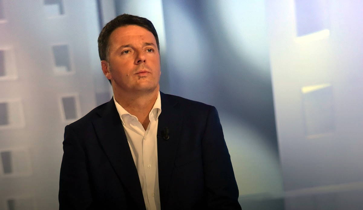 Continuano, tra ipocrisie e distrazioni, i peana di Matteo Renzi per Mario Draghi