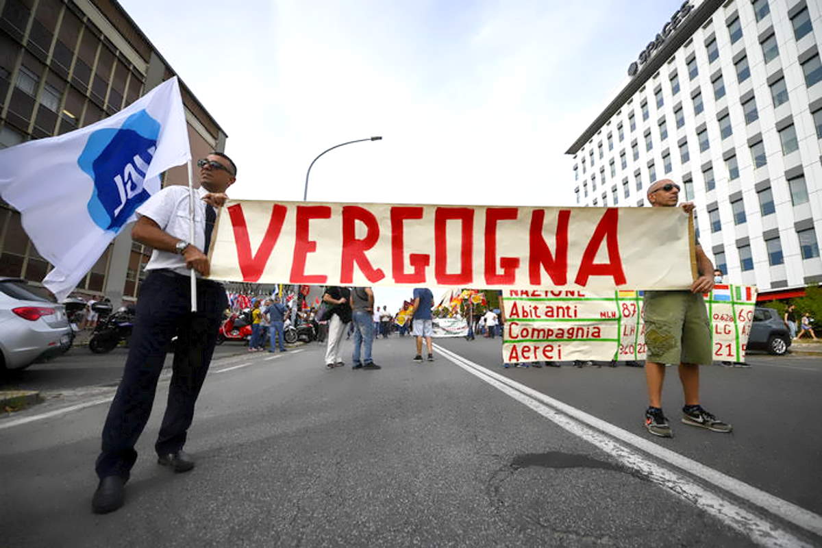 Rottura tra ITA e sindacati che manifestano a Roma nei pressi della Camera