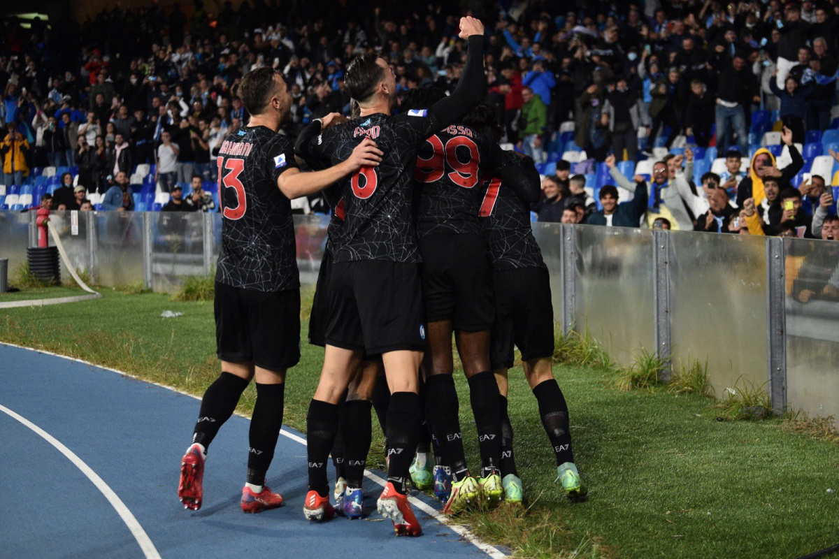 Il Napoli batte il Torino 1-0 e diventa l’unica squadra a punteggio pieno nei top 5 campionati d’Europa