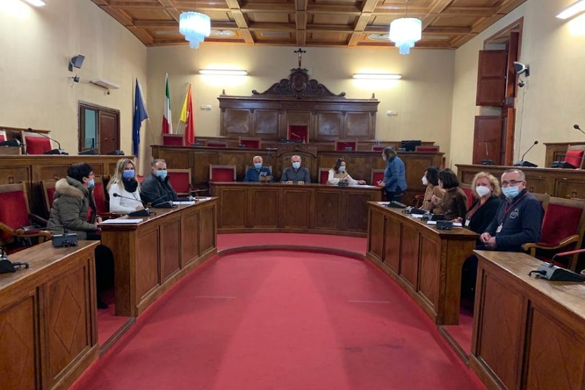 Milazzo (ME) - Consiglio comunale approva regolamento democrazia partecipata e debito fuori bilancio