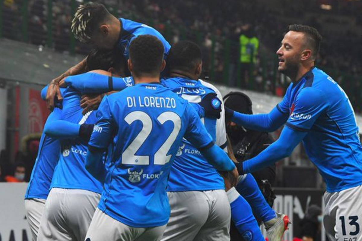 A San Siro il Napoli batte 1-0 il Milan e l'Inter diventa campione d'inverno