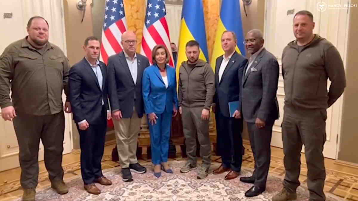 Pelosi: siamo in Ucraina per combattere e non puoi arrenderti ad un bullo