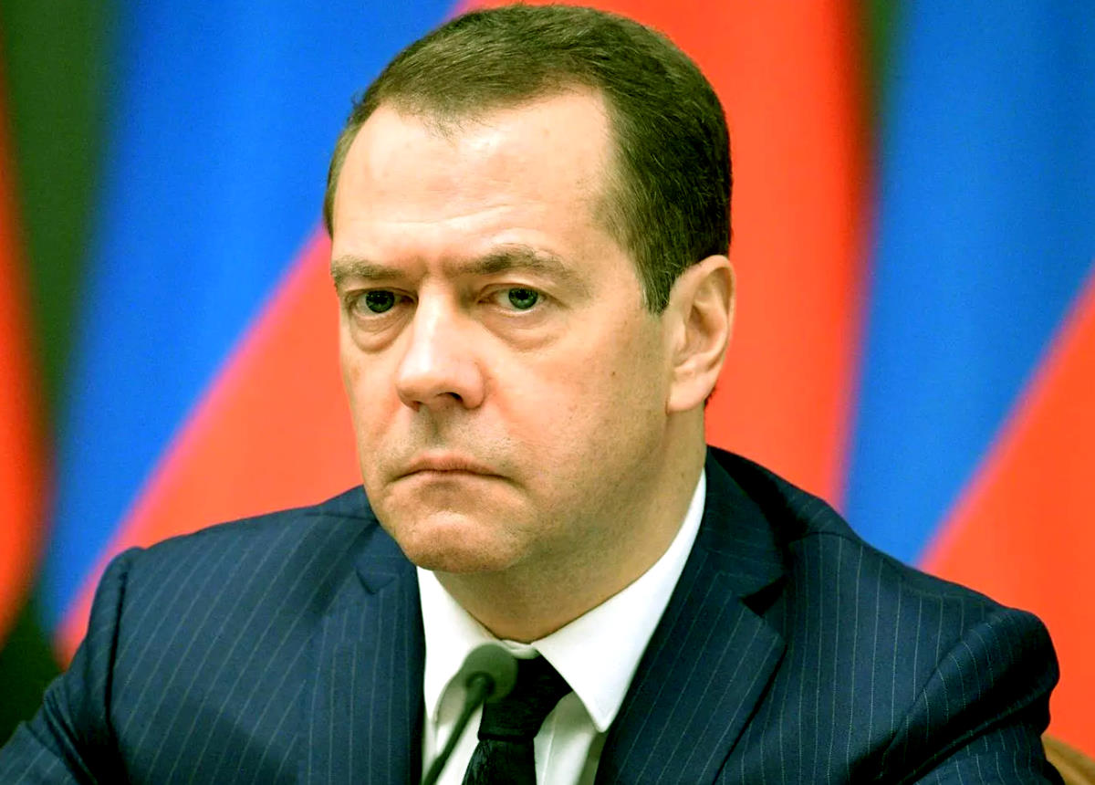 Medvedev entra a gamba tesa nella campagna elettorale italiana con questo post su Telegram...