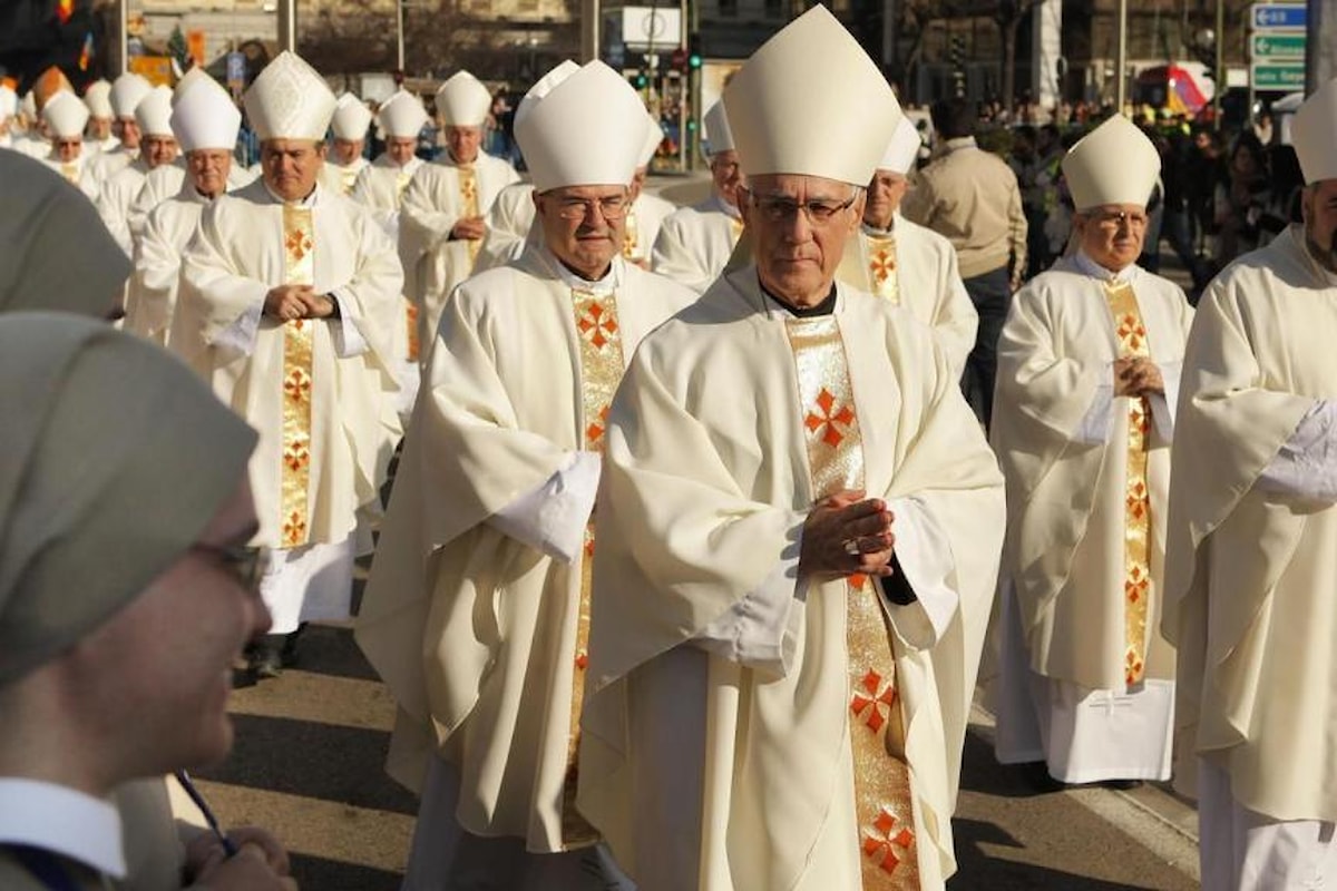 Spagna, 39 vescovi accusati di aver nascosto abusi sessuali. La denuncia di El País: “Alcuni sono ancora in attività”