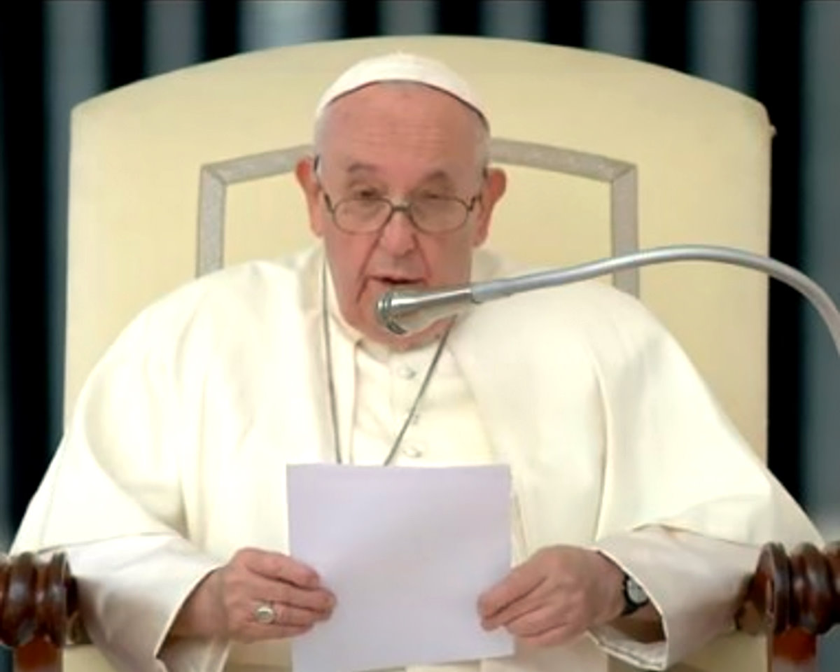 Papa Francesco all'Udienza Generale: la preghiera è un aiuto indispensabile per il discernimento spirituale, soprattutto quando coinvolge gli affetti