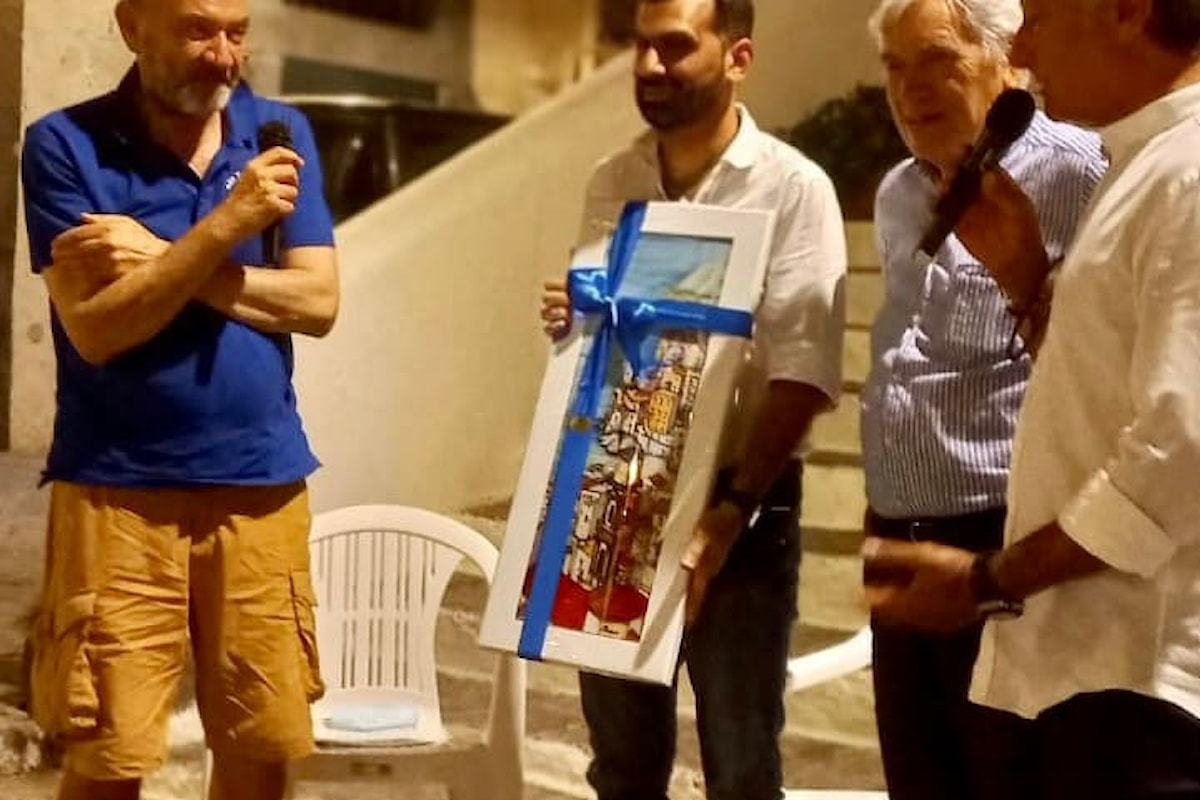 Giancarlo Restivo premiato alla XVI edizione del Festival del Libro in Costiera Amalfitana, vince tra gli emergenti con la SAGA letteraria “Il Destino nelle Sue mani”