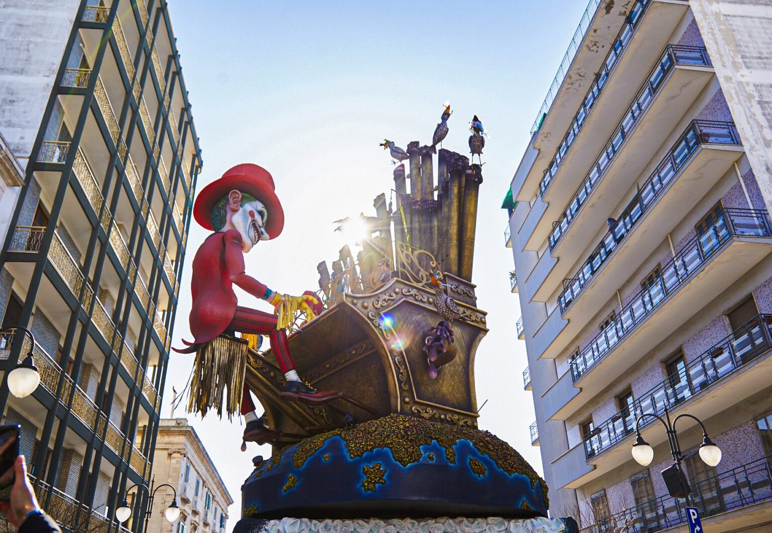 A Putignano si celebra la 629ª edizione del Carnevale: tra gli ospiti Mara Venier e Francesco Gabbani
