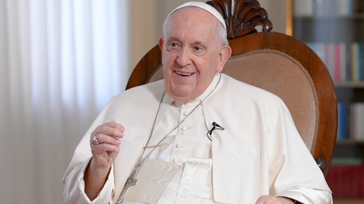 Il Papa apre alla revisione del celibato per i preti?