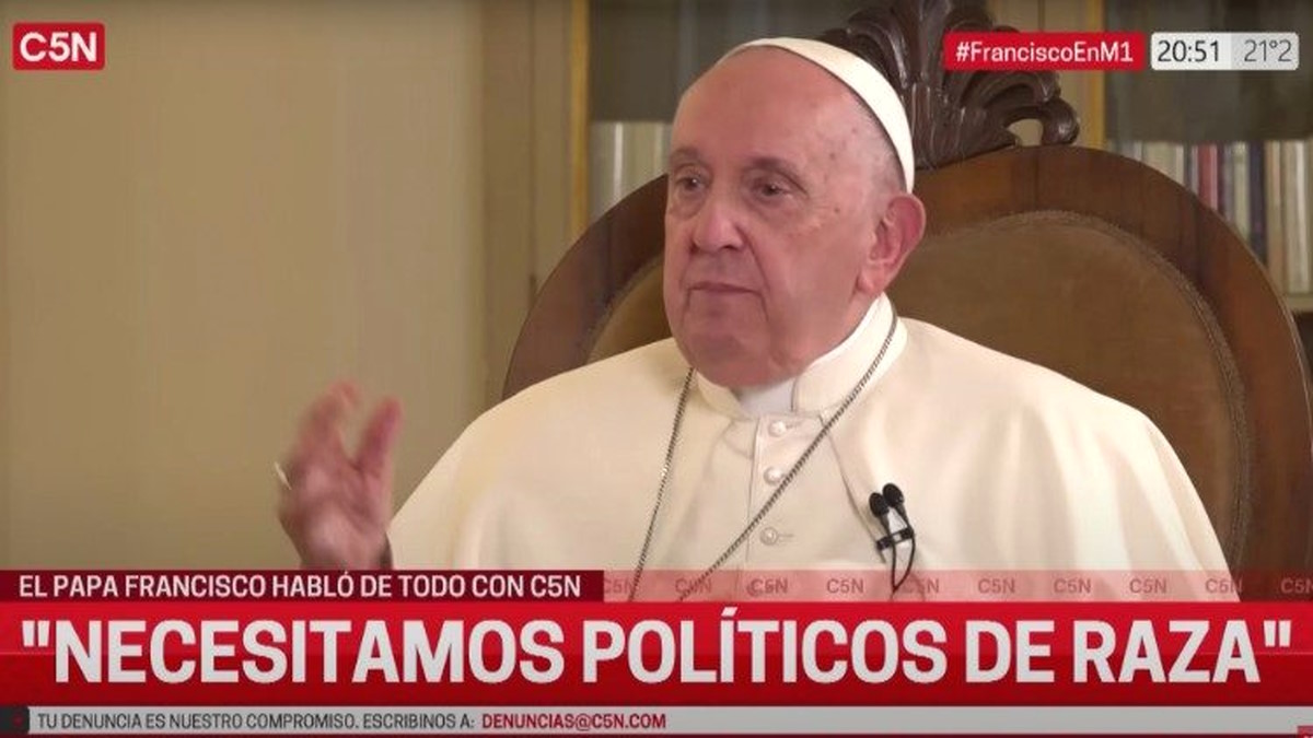 Papa Francesco apre ai preti sposati in occasione dei dieci anni di Pontificato, ha concesso una lunga intervista a Canal 5 de Noticias