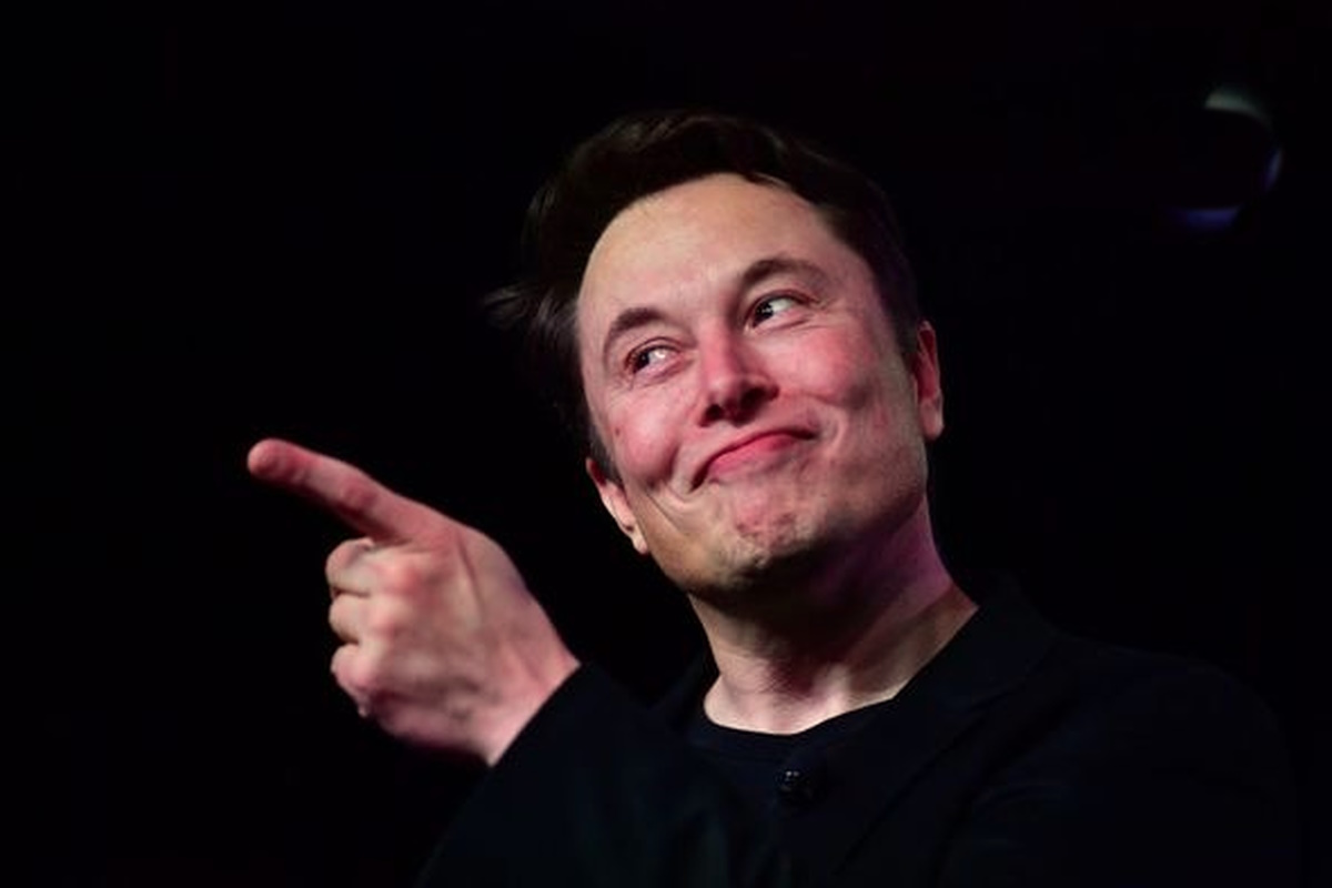 Elon Musk aveva chiesto una moratoria sullo sviluppo di modelli di IA... perché ne sta sviluppando uno tutto suo