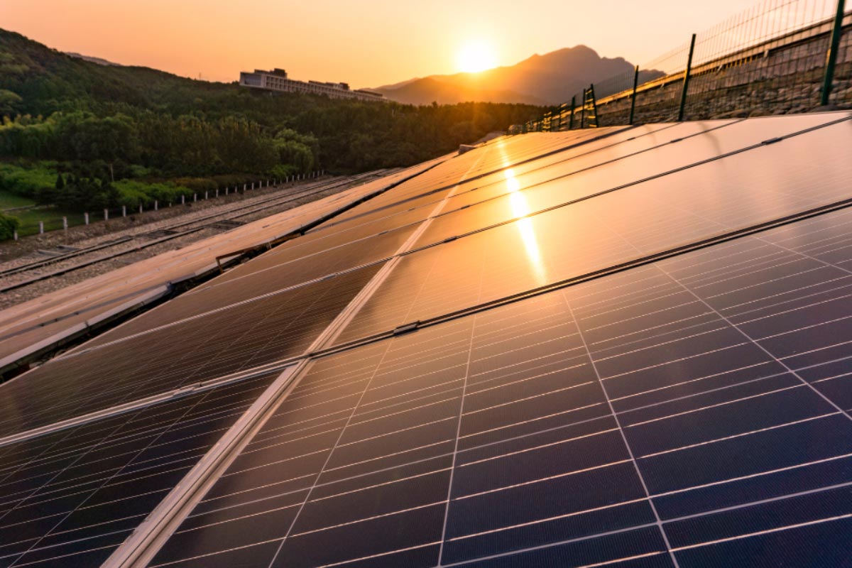 L'energia solare al centro degli investimenti: come gli impianti fotovoltaici stanno diventando sempre più popolari tra gli investitori