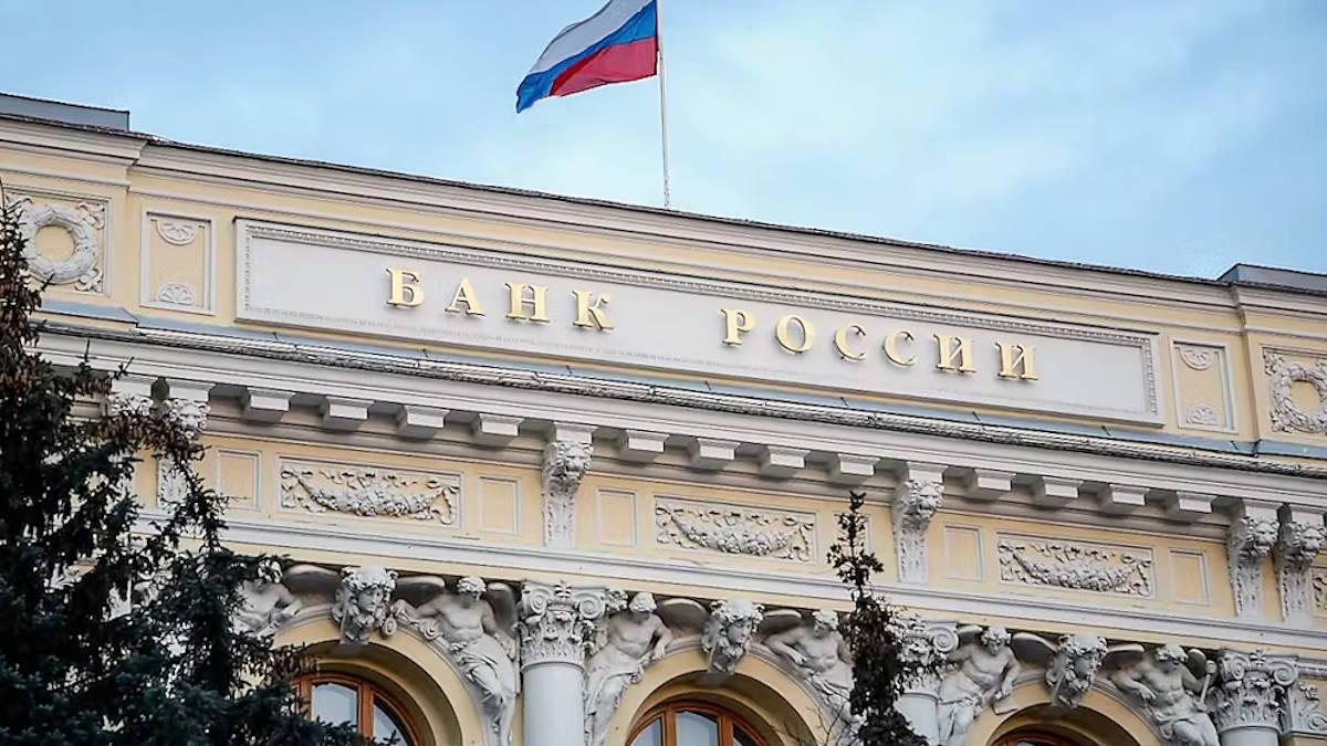 La Banca Centrale russa alza il tasso d'interesse al 12% per salvare il rublo. Queste le conseguenze...