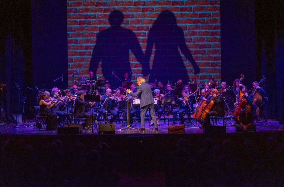Il 22 marzo arriva, per la prima volta, al Teatro Ariston di Sanremo, “Lucio In Orchestra”, evento dedicato al cantautore bolognese
