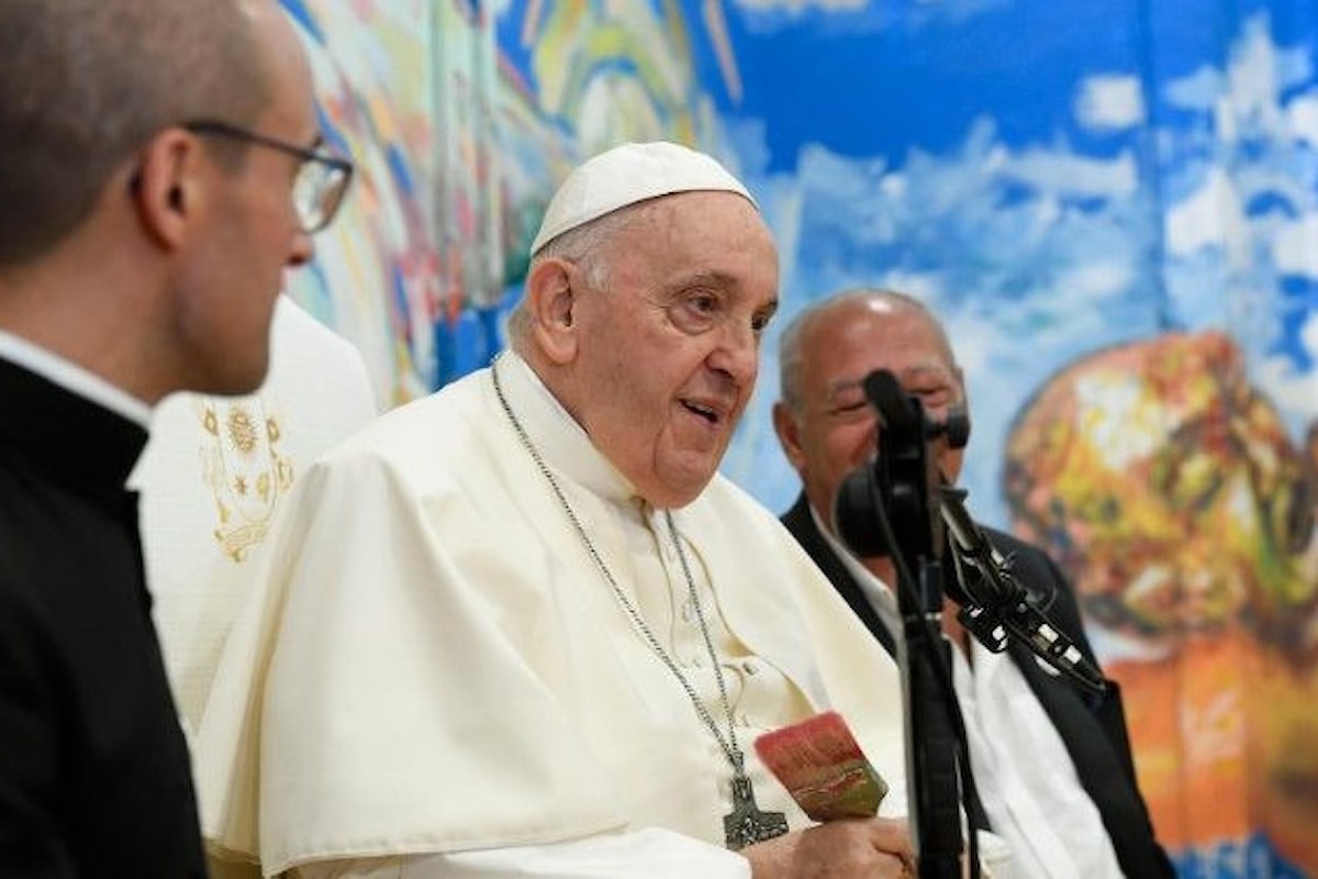 Il Papa: Per favore, perdonate tutto! Perdonate tutto, ma Bergoglio non perdona i preti sposati