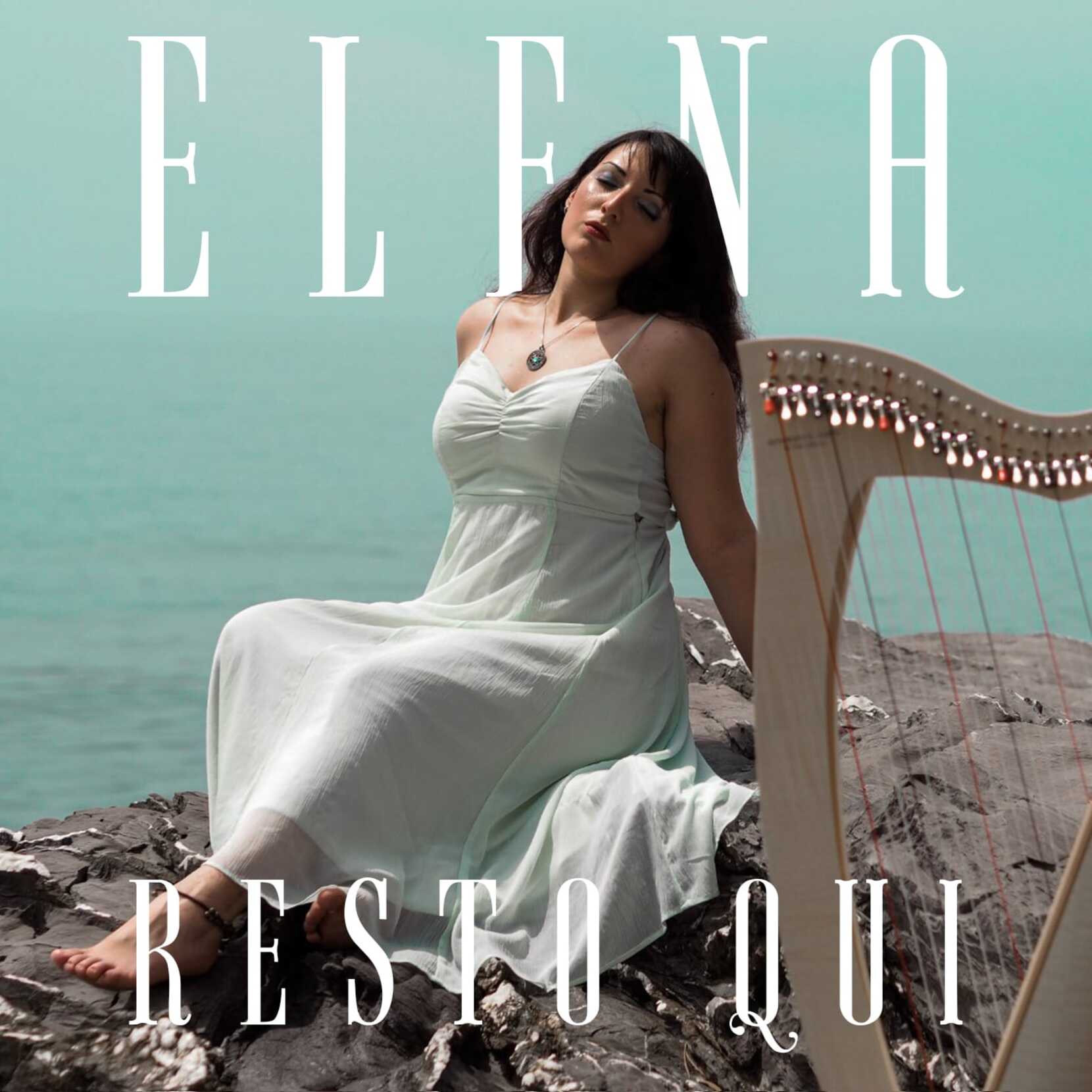 Elena in radio con il singolo Resto qui