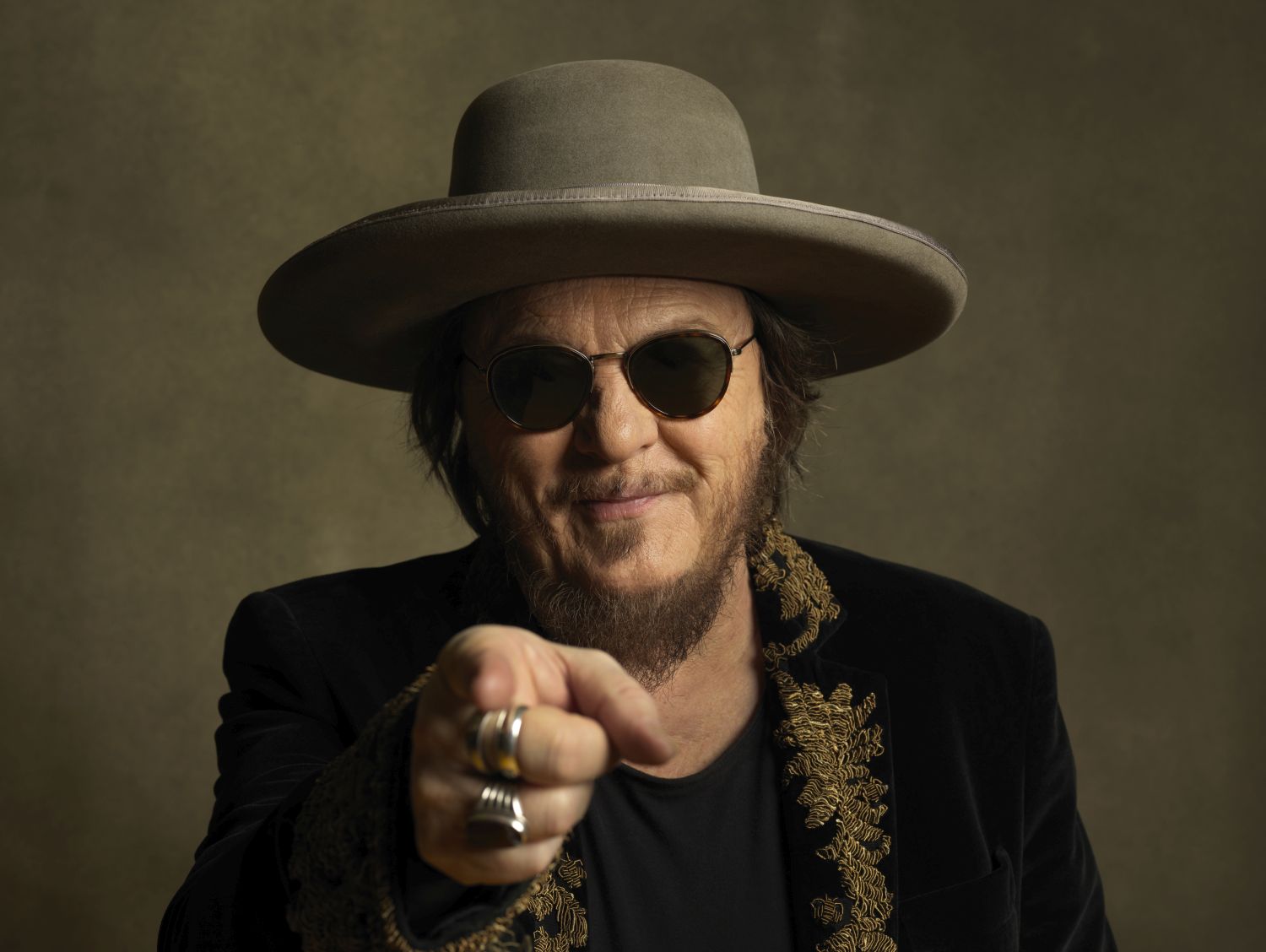 Zucchero: online il video del nuovo singolo Amor Che Muovi Il Sole, in radio e in digitale, l'8 novembre uscirà il nuovo album Discover II