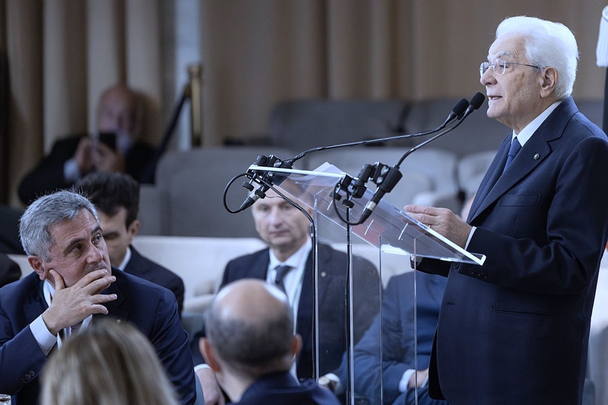 Mattarella: no al nazionalismo e sì al diritto d'asilo. A Meloni saranno fischiate le orecchie