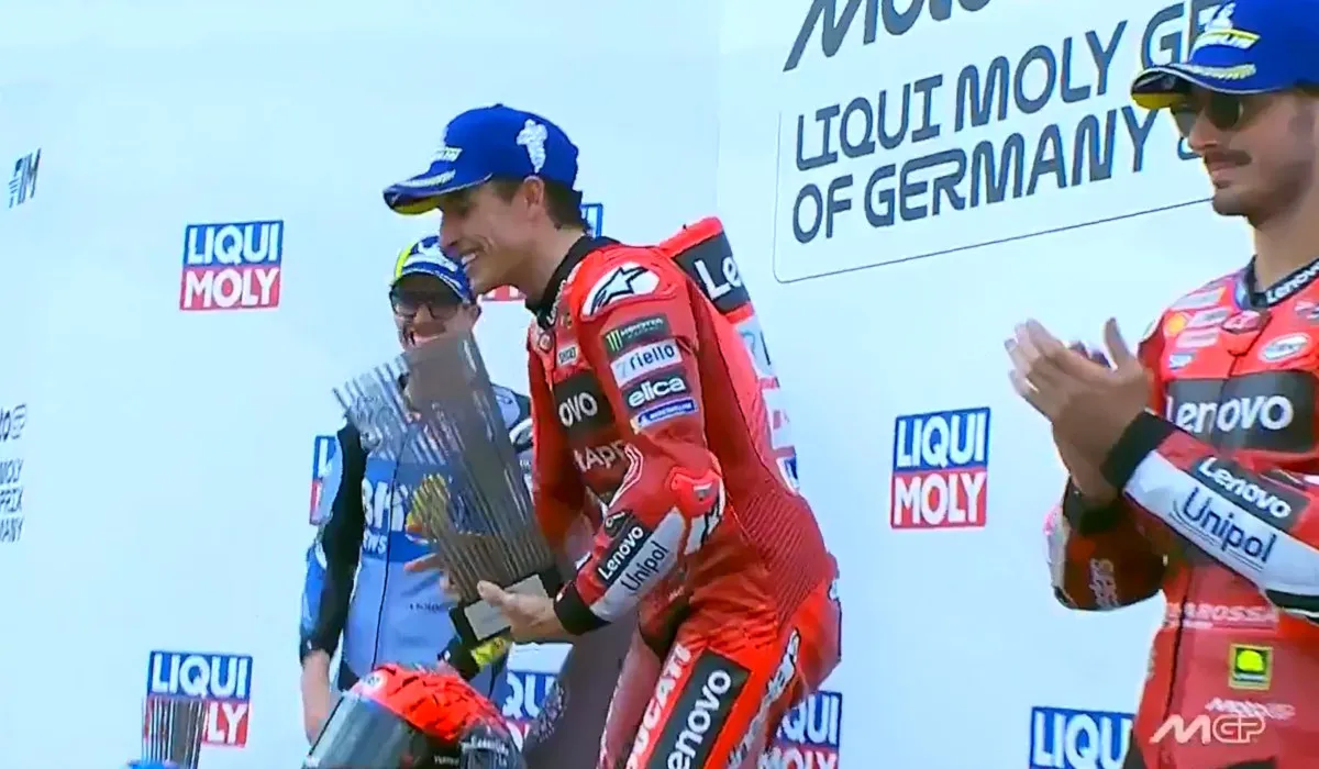 MotoGP, GP Germania 2025: Marquez trionfa al Sachsenring, doppietta di famiglia con Alex, terzo Bagnaia. Cadono Di Giannantonio e Bezzecchi