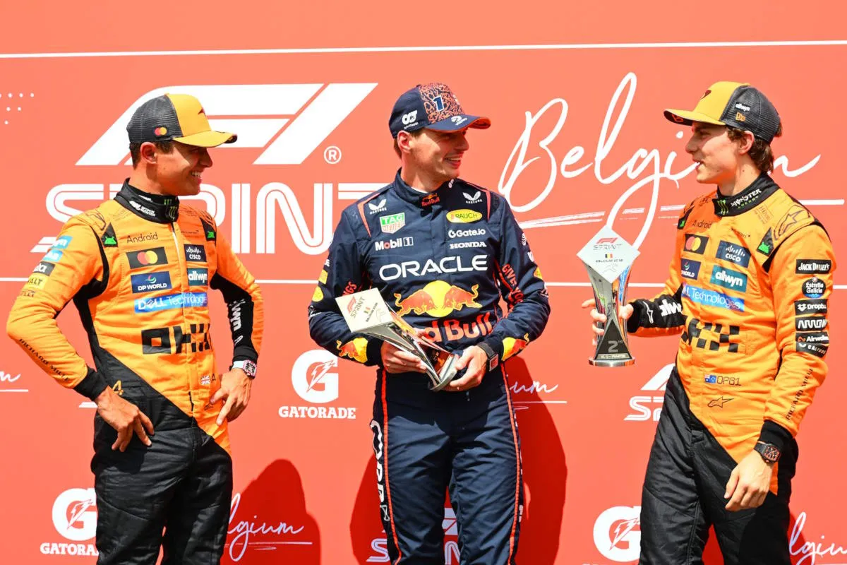 Verstappen trionfa nella Sprint di Spa: Piastri e Norris completano il podio