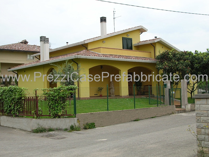 Casa prefabbricata in cemento armato costruita a Bastia Umbra, Perugia