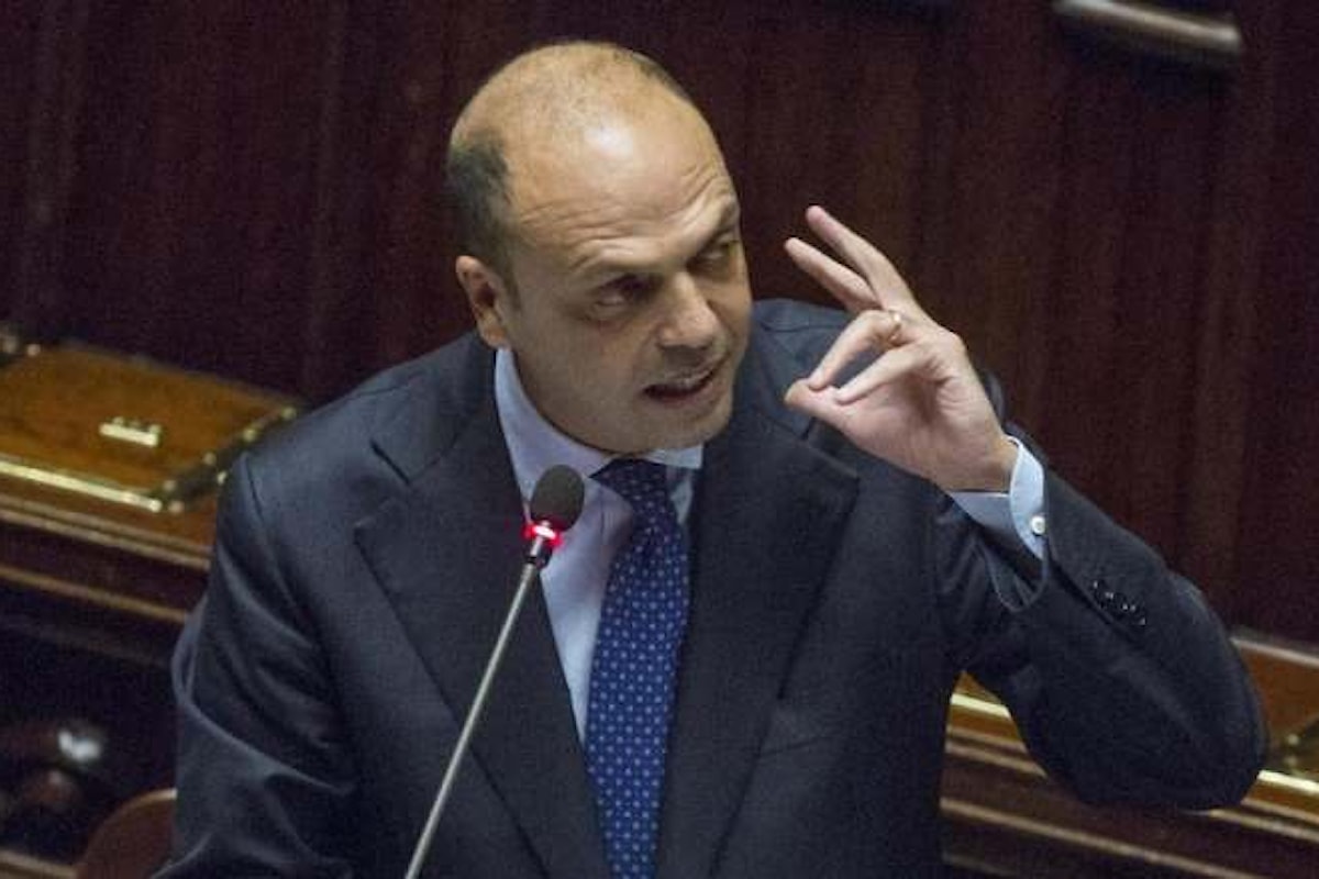 In Parlamento Alfano promuove il voto di scambio di De Luca per il Sì al referendum del 4 dicembre