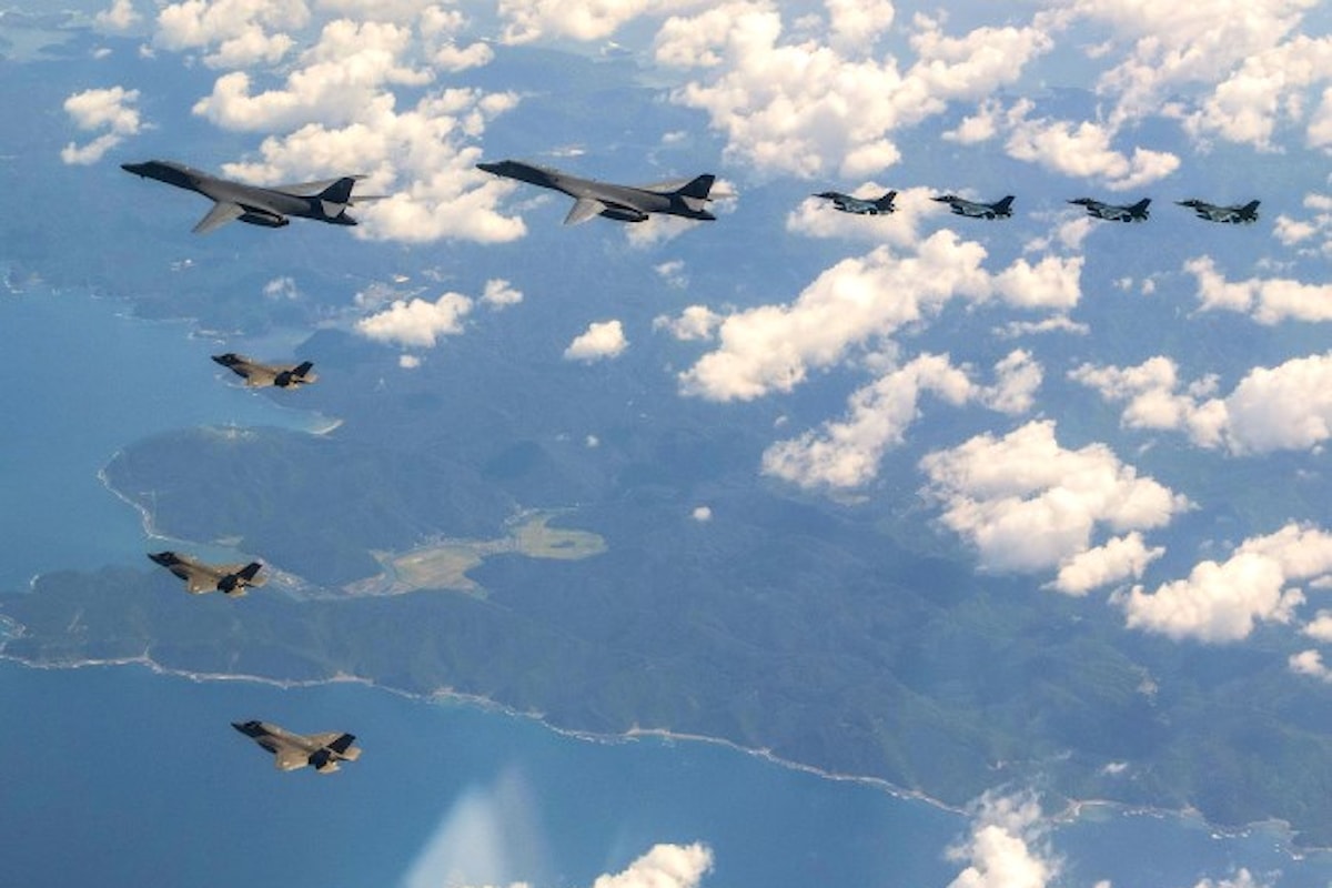 Esercitazioni aeree e navali di Usa, Corea del Sud, Cina e Russia in prossimità della Corea del Nord