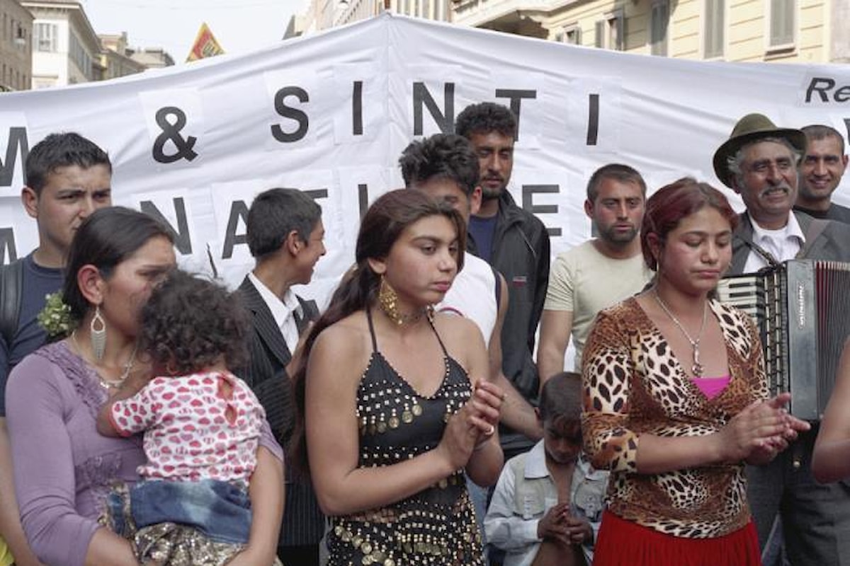 Mattarella ricorda che il Manifesto della Razza si accanì anche contro rom e sinti