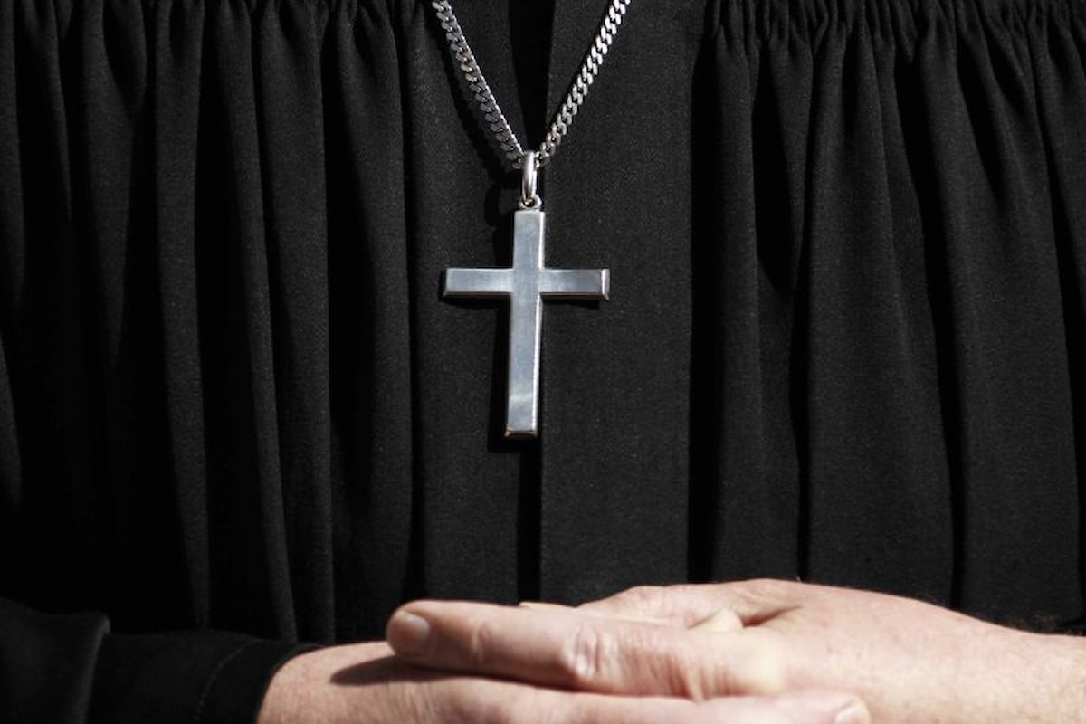 Pedofilia. Ex parroco ticinese condannato a 8 anni e mezzo per 1300 abusi. La vittima fu arrestata per atti vandalici