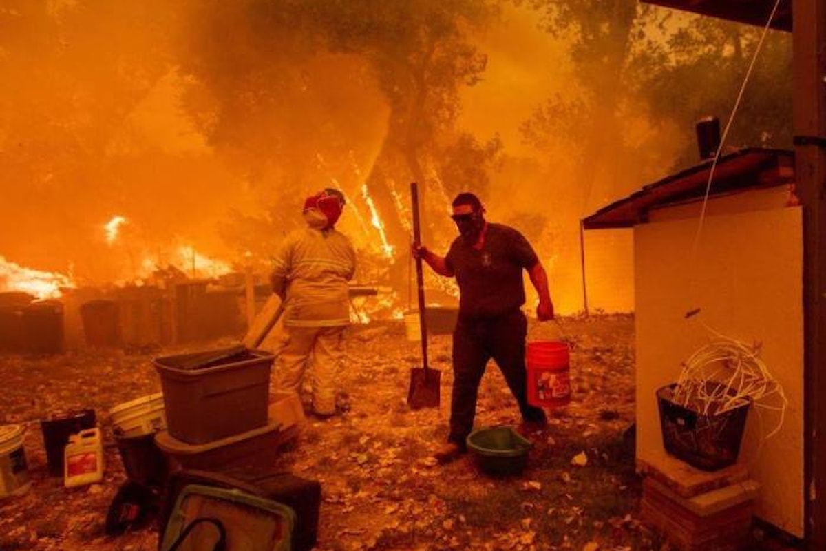 Aumenta dimensioni e pericolosità il Mendocino Complex, l'ultimo grande incendio che sta devastando la California