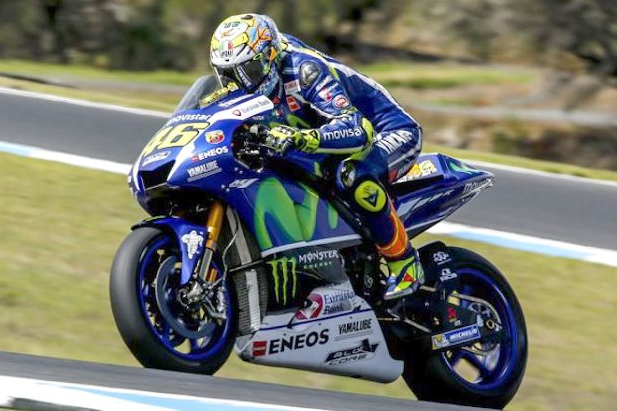 Nel Gran Premio d'Australia di MotoGP Rossi si piazza secondo. Vince l'inglese Crutchlow, cade Marquez
